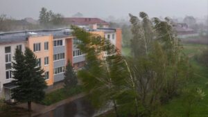 Tempête Austen : vigilance orange pour des rafales jusqu&rsquo;à 110 km/h en Belgique ce vendredi.