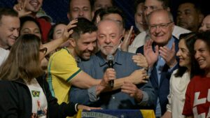 Lula remporte un quatrième mandat présidentiel au Brésil après un second tour serré