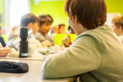 Écoles défavorisées : après la fin de la gratuité, l’accès aux repas chauds chute de 68 %