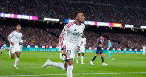 Le Real Madrid s&rsquo;impose 2-1 au Clasico contre le FC Barcelone grâce à un doublé de Mbappé.