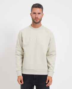 Le sweat-shirt beige Boss à logo en relief est proposé à partir de 127,80 euros