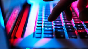 En 48 heures, un pirate revendique des fuites visant le PCF, LFI et Renaissance