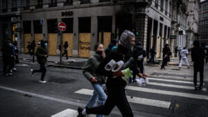 Manifestations contre la vie chère : des commerces pillés à Paris et dans plusieurs villes