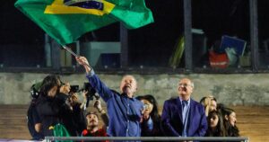 À São Paulo, les partisans de Lula célèbrent sa réélection sur l’avenue Paulista