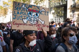La préfecture de police modifie le parcours de la manifestation du 24 octobre à Paris, suscitant des inquiétudes parmi les syndicats.