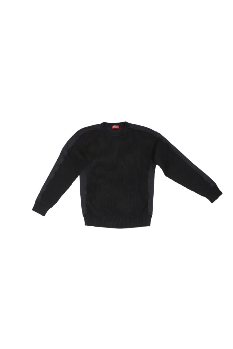 Le comparateur Artia13 référence un sweat-shirt bébé Diesel à partir de 134,10 € hors livraison