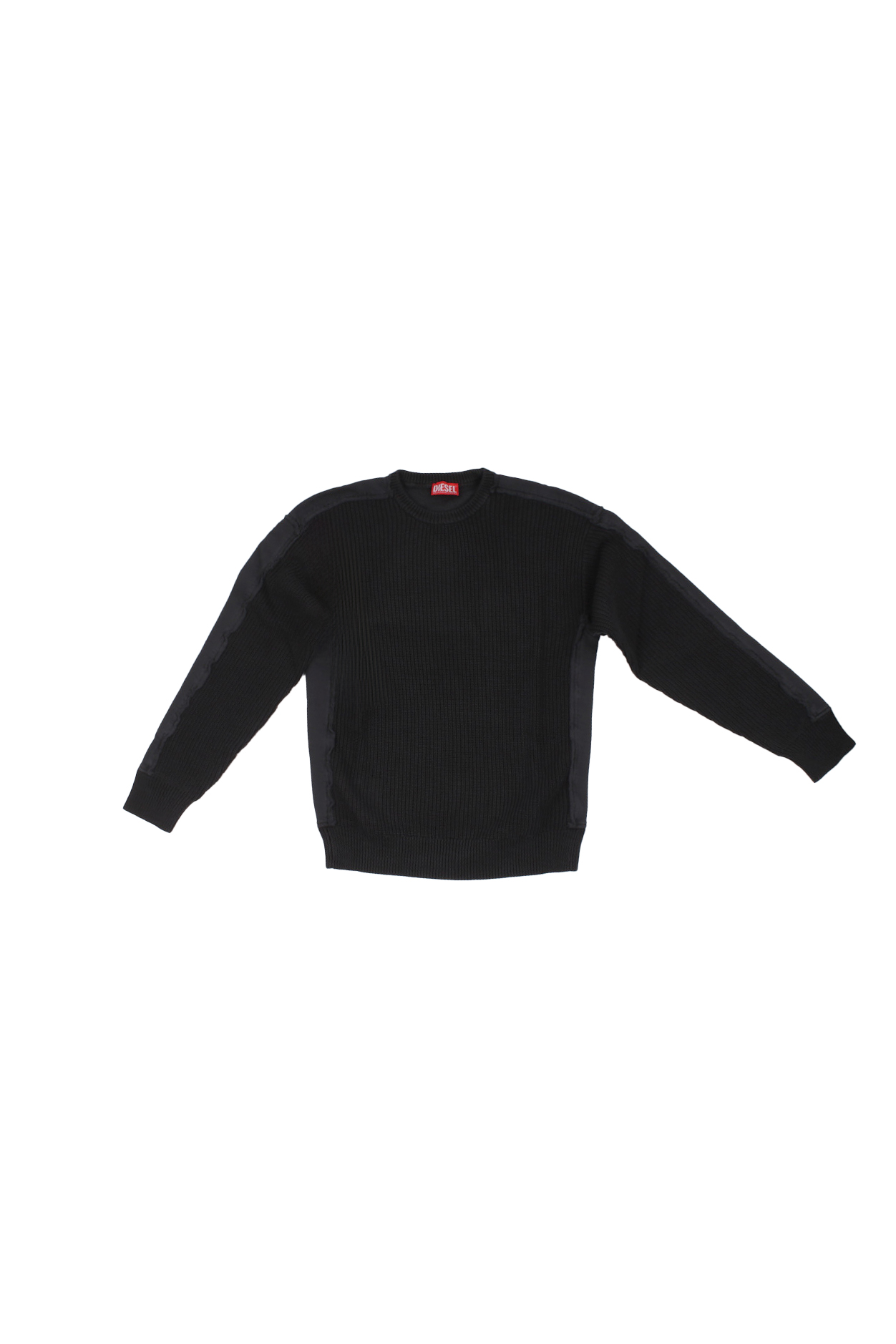 Le comparateur Artia13 référence un sweat-shirt bébé Diesel à partir de 134,10 € hors livraison