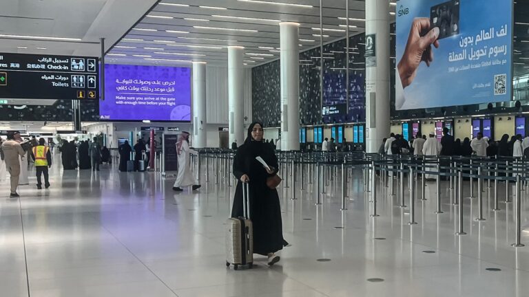 L’aéroport de Riyad frappé par un missile attribué aux Houthis : 12 morts et 309 blessés