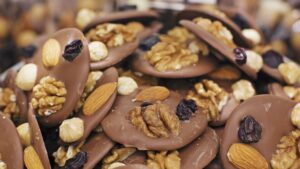 Les mendiants au chocolat : une tradition revisitée qui séduit les gourmands.