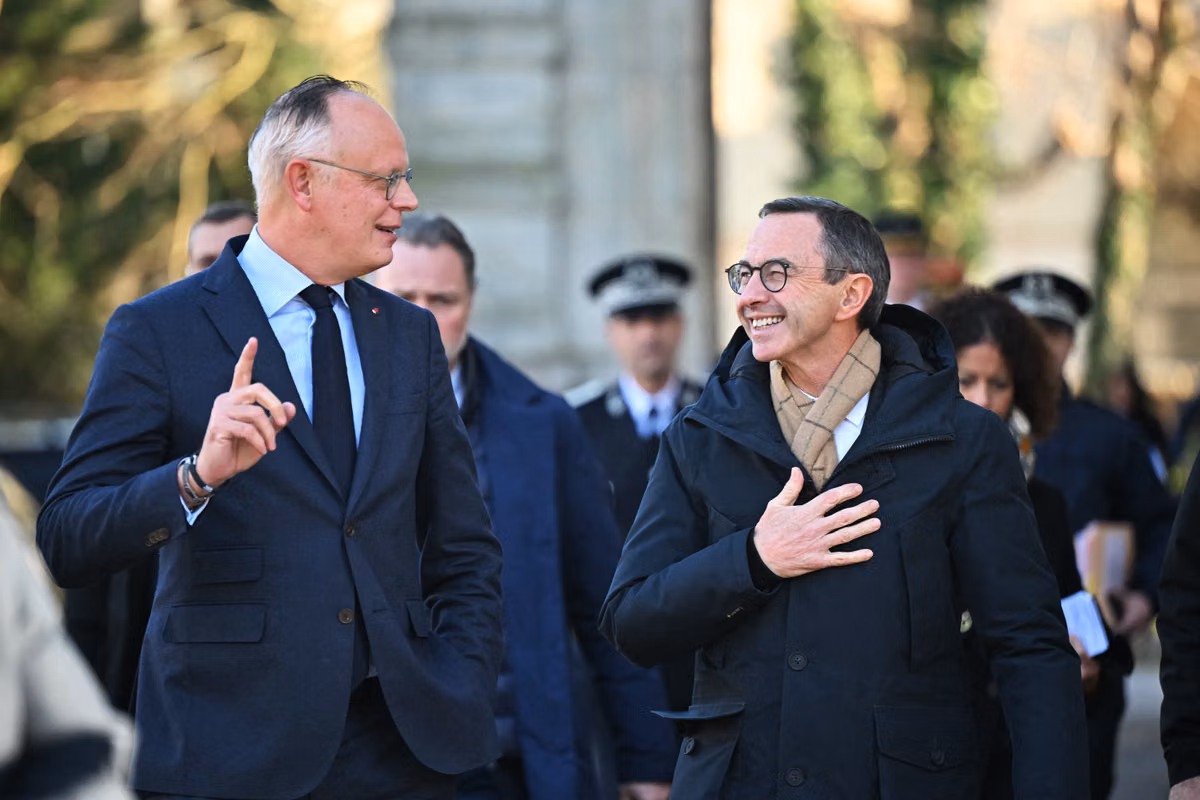 Présidentielle : les ministres issus de LR hésitent entre Philippe et Retailleau