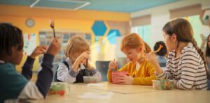 Comment aider les enfants à comprendre leur alimentation et à gagner en autonomie