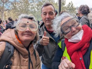 À Paris, des Gilets jaunes se joignent aux lycéens et espèrent unir les colères