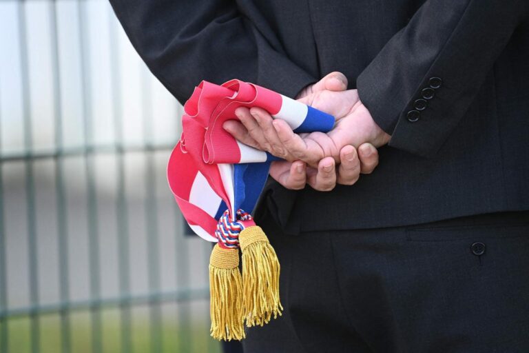 À nuancer : un maire peut imposer un couvre-feu aux moins de 16 ans, sous conditions strictes