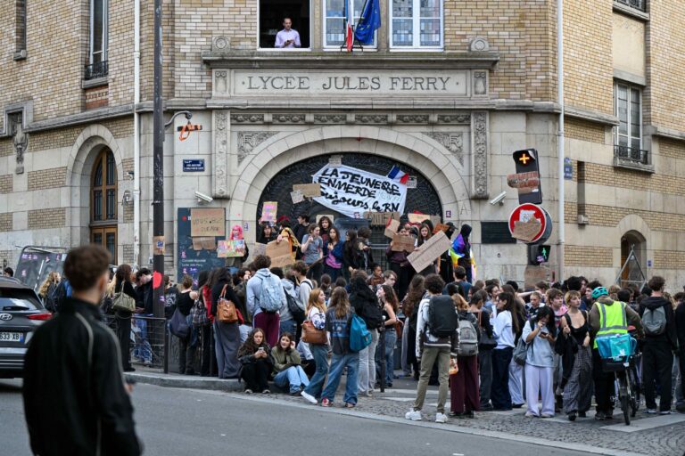 Michel Valadier voit dans la centralisation scolaire un frein à la réponse aux lycéens