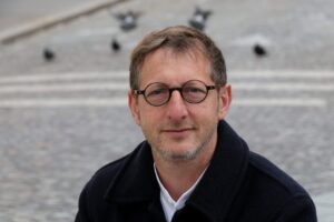 À Paris, Ariel Weil évoque un possible recours à l’armée contre les pillages