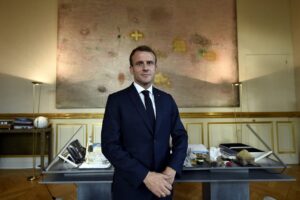 « À l&rsquo;Élysée, le salon d&rsquo;angle : un bureau au cœur des intrigues politiques »