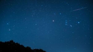 Pic des Orionides : observez la pluie d’étoiles filantes entre le 21 et le 22 octobre 2026.