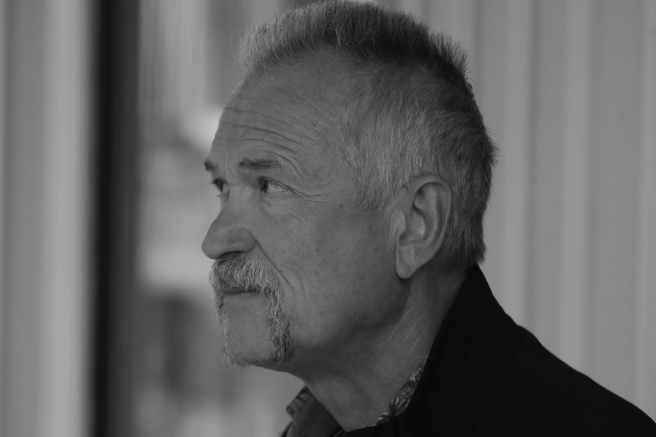 A monochrome portrait of an elderly man with a contemplative look, captured in Jönköping, Sweden.