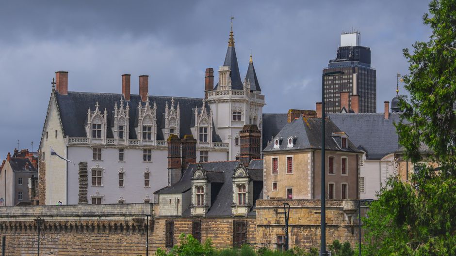 View of the Château des Ducs de Bretagne in Nantes, showcasing medieval architecture and historic charm.