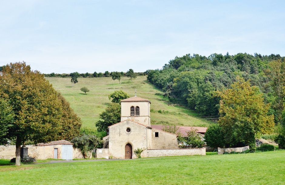 A picturesque rural chapel set against lush greenery in Saint-Jean-en-Val, France.