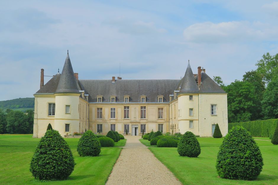 Stunning chateau in Condé-en-Brie, France with manicured gardens and classic architecture.