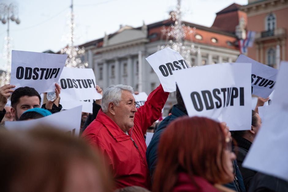 Protesters in Zagreb, Croatia, holding signs reading 'ODSTUPI', demanding change during a public demonstration.