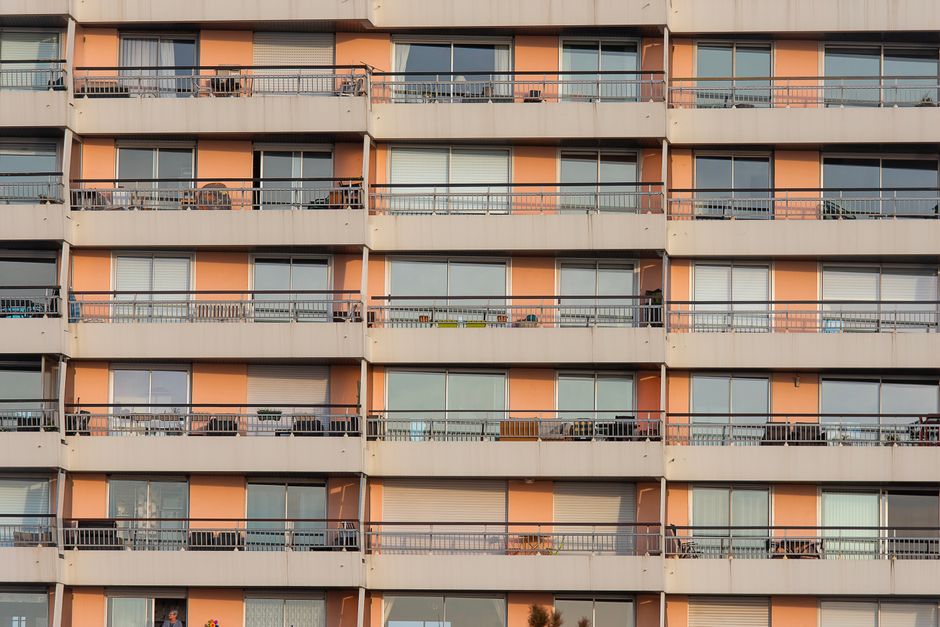 Symmetrical view of a high-rise apartment building facade in Calais, France.