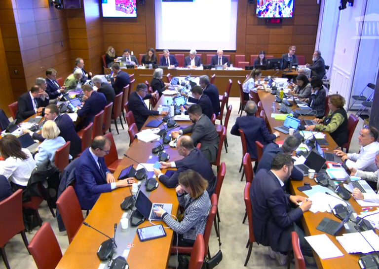 La commission allège les ponctions locales, puis rejette le volet recettes du budget 2027