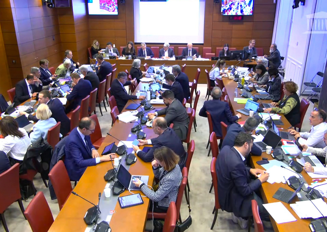 La commission allège les ponctions locales, puis rejette le volet recettes du budget 2027
