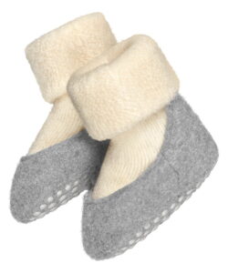 Falke affiche ses chaussons bébé Cosyshoe en laine blanche à partir de 24 euros