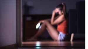 Harcèlement des jeunes : l’IA apaise les victimes, sans remplacer l’aide d’un adulte