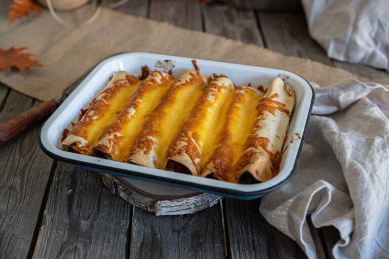 Enchiladas gratinées au bœuf et aux poivrons, au cheddar fondant