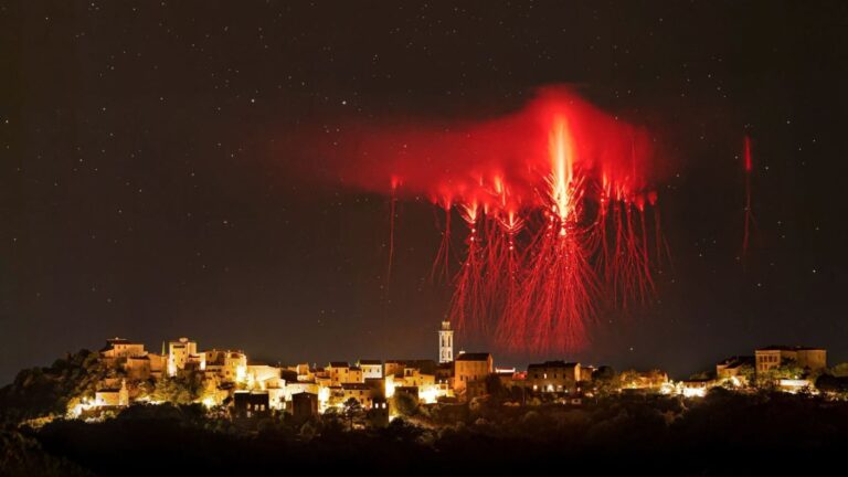 Un photographe capture des sprites rouges en Corse, à plus de 500 kilomètres des orages
