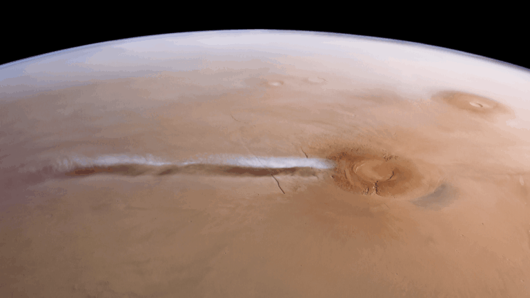 Une étude attribue le long nuage martien d’Arsia Mons à une condensation sans poussière