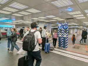 À Paris, des portiques retirés temporairement dans cinq stations pour leur renouvellement